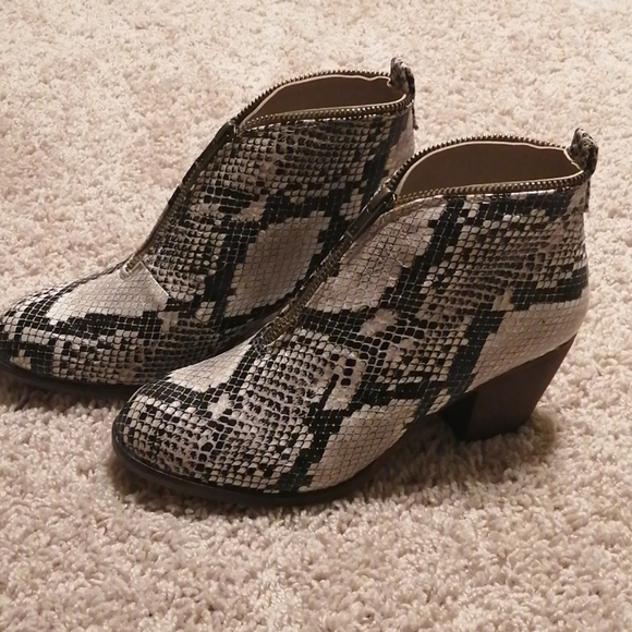 Snake Print Front Zipper Booties - Picture 3 of 5